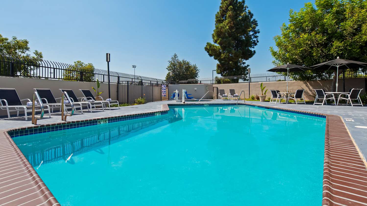 Best Western Plus Anaheim Orange County Hotel 28/36