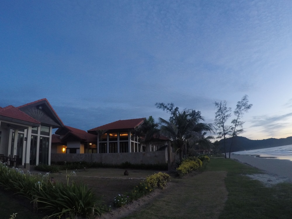 Sabah Beach Villas Suites 10/63
