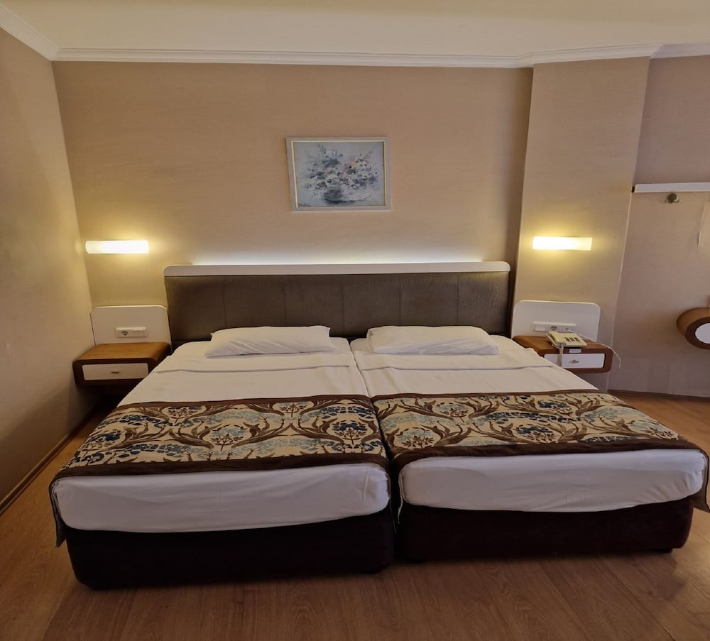 Azak Hotel 11/42
