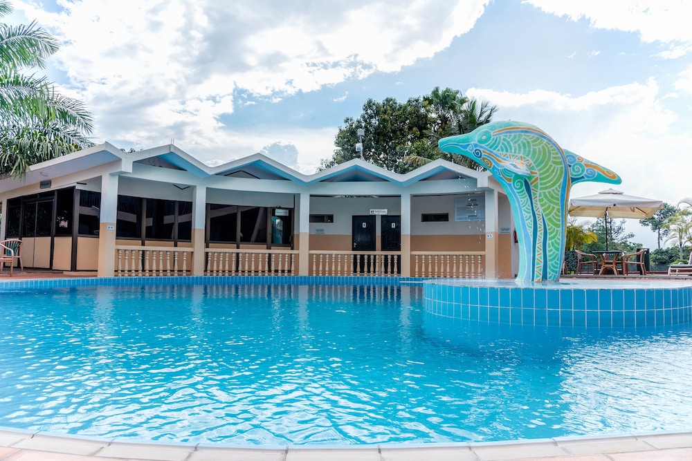Dolphin Suites 7/63