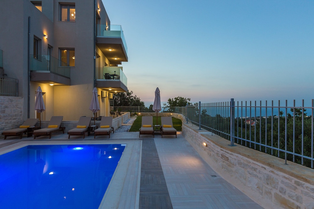 Vigla Suites 3/58