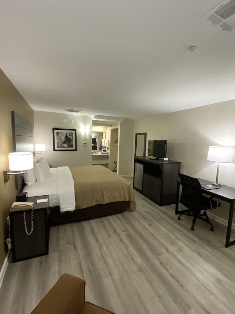 Quality Inn Branson Hwy 76 Central 28/53
