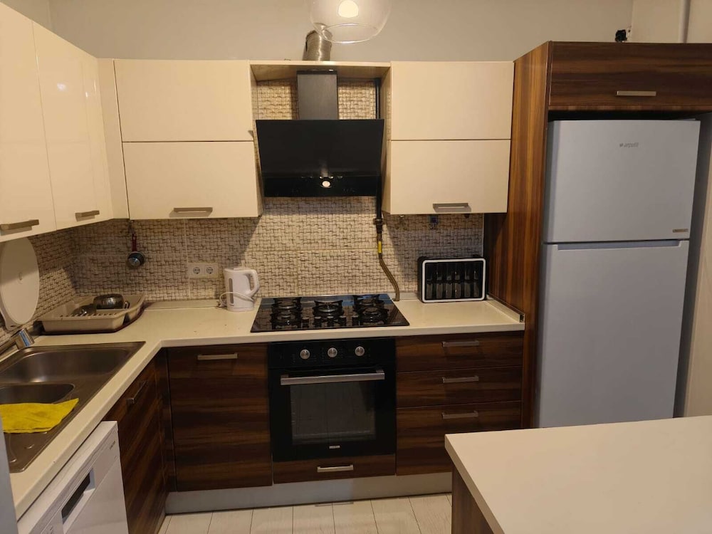Royal Garden Suite Hotel 33/45