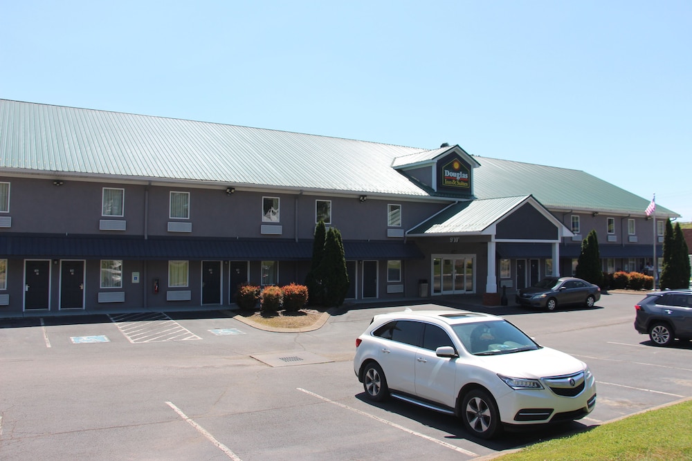 Douglas Inn And Suites 38/41
