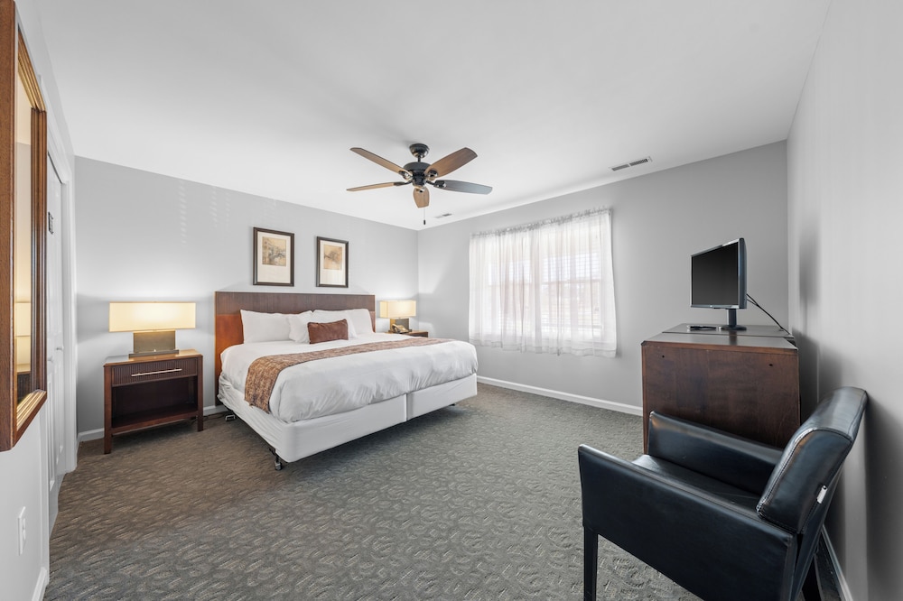 DELUXE, SUITE, KING BED