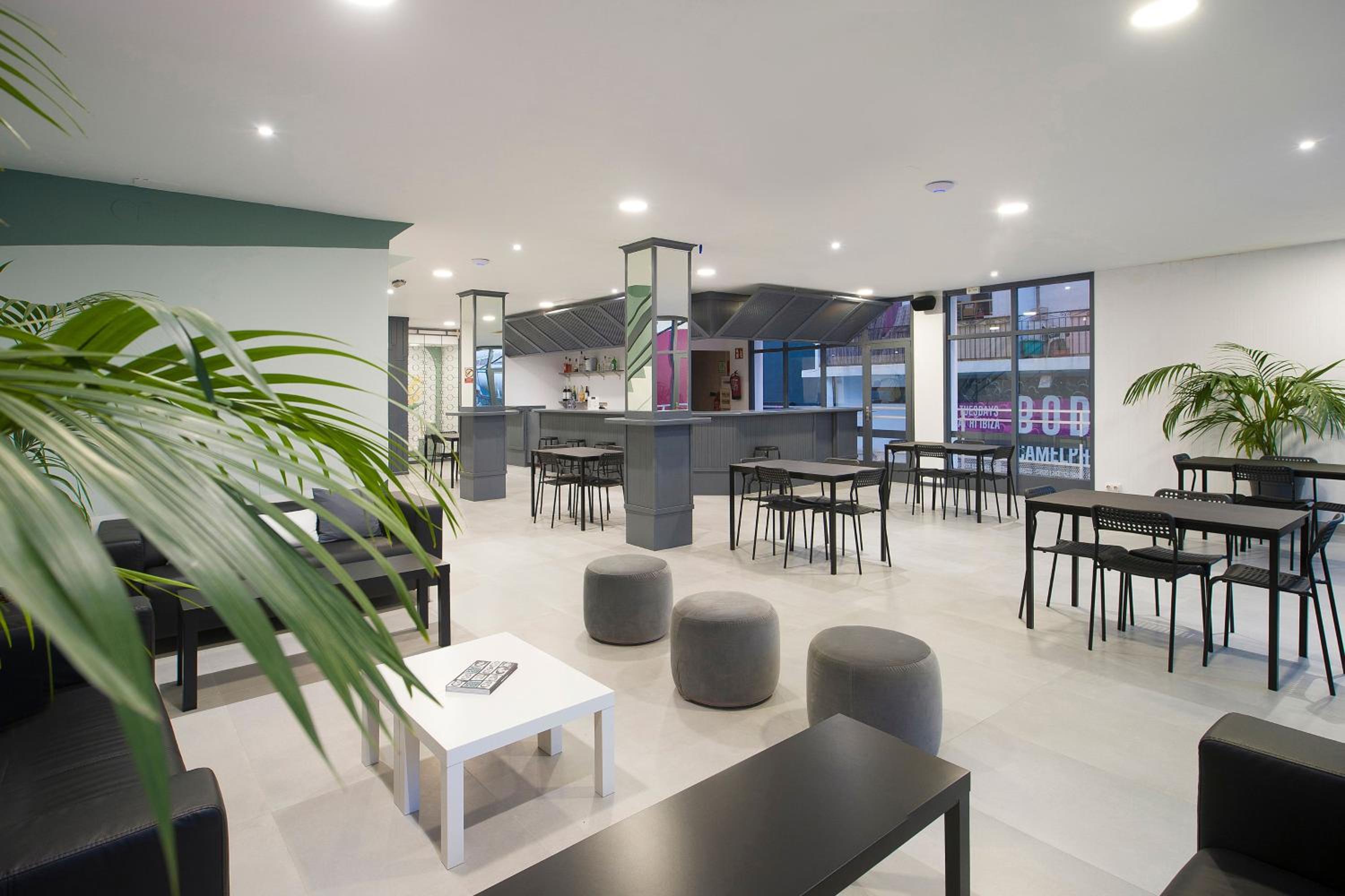 Hotel Base Ibiza 40/45