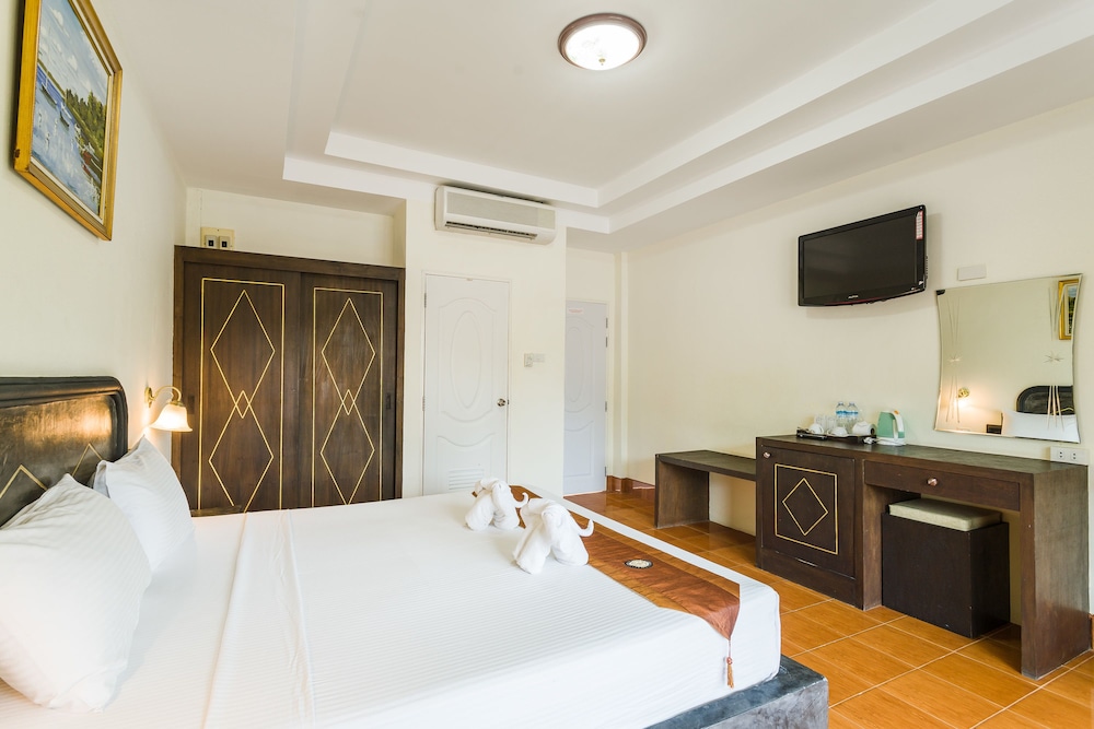 Tropical Palm Resort and Spa 12/31