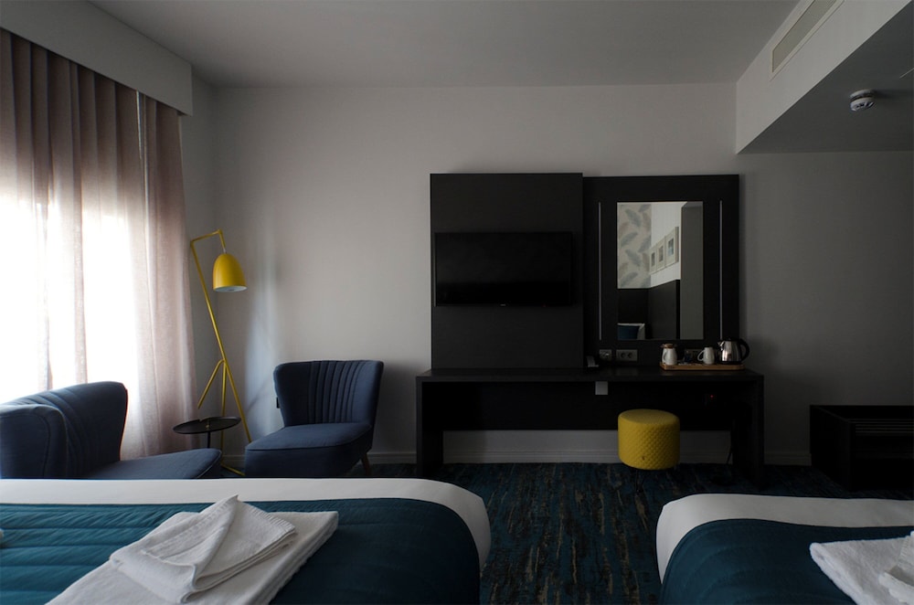 K Hotel Kensington 41/44