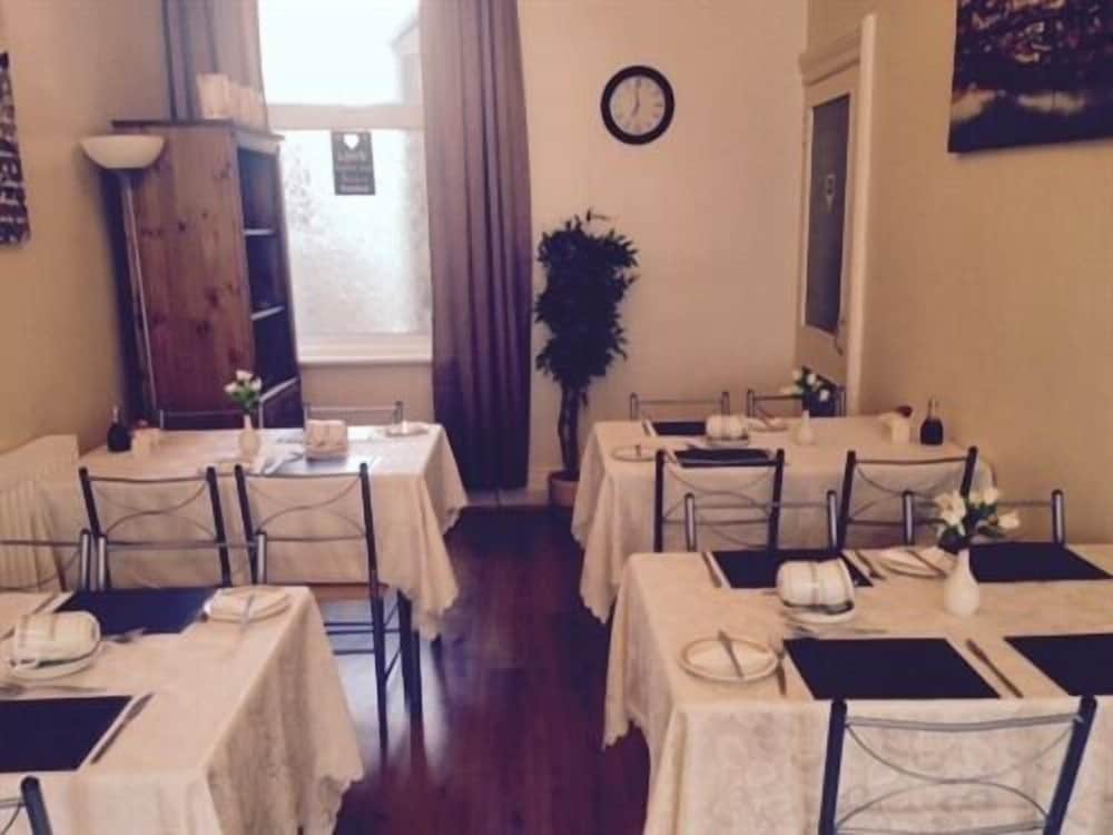 Hazelgrove Guest House 21/25