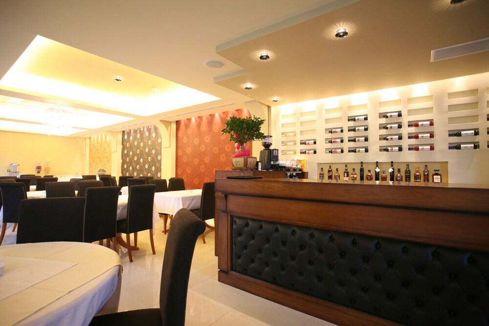 Tesoro Hotel 12/20