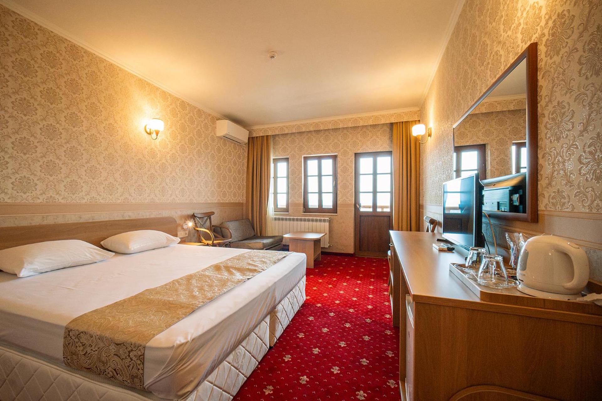PARK HOTEL SEVASTOKRATOR 16/48