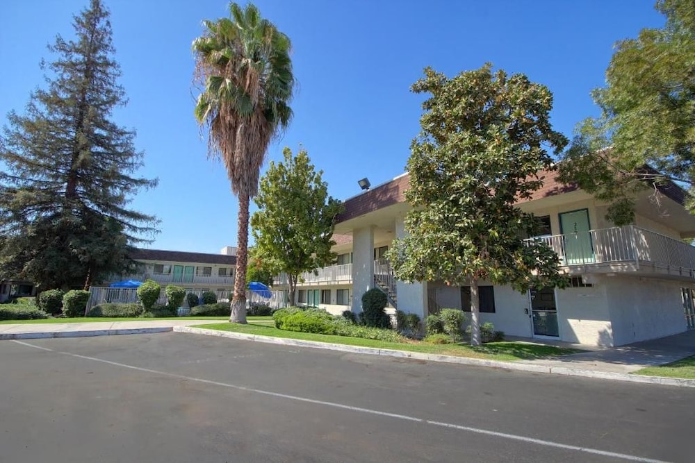 Motel6 Porterville, CA 46/57