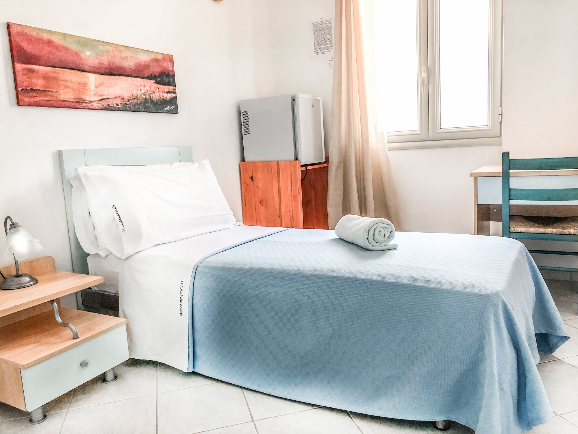 ROOM, SINGLE