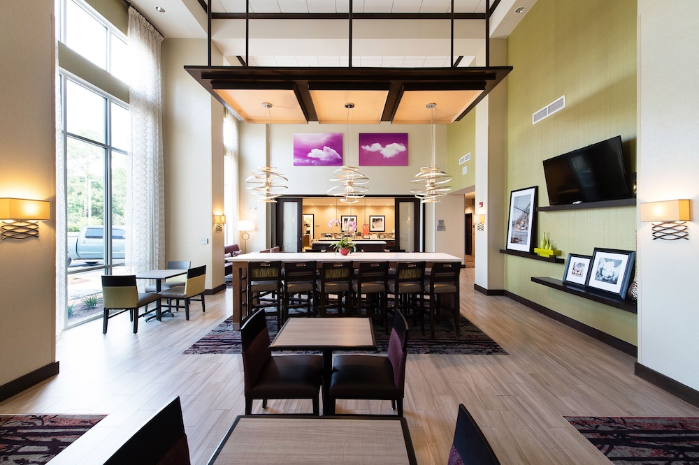 Hampton Inn & Suites Fayetteville 39/46