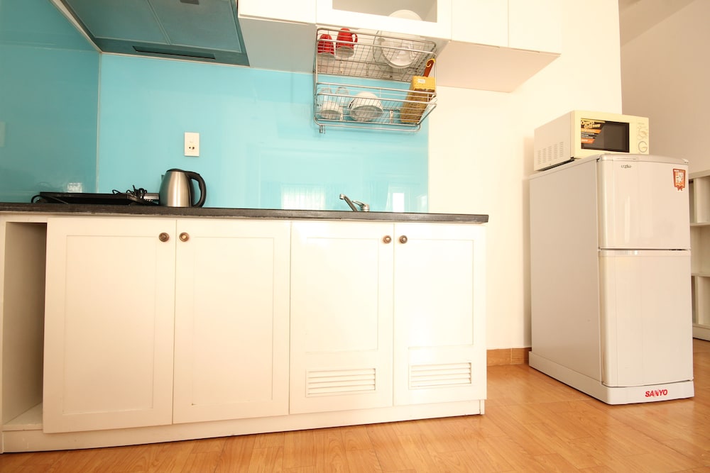 Smiley Apartment 3 3/50
