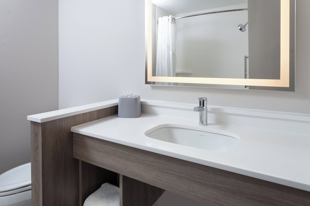 غرفة قياسية بسريرين كوين لذوي الإعاقة، Holiday Inn Express & Suites Reedsburg - Dells Area 2/2