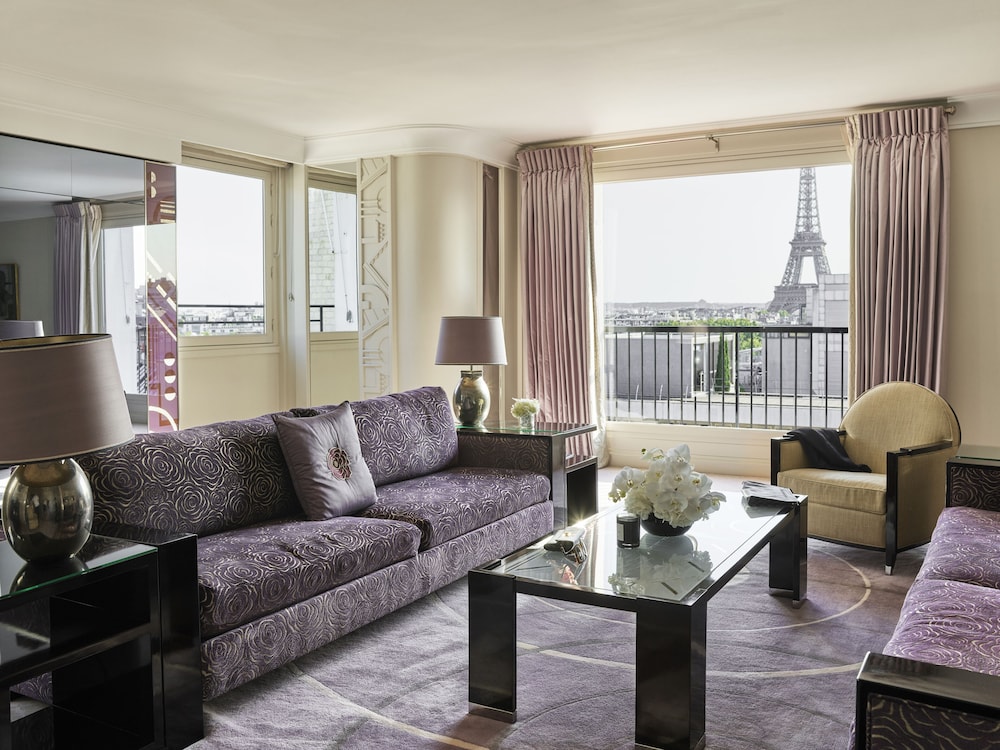 Hotel Plaza Athenee 54/79