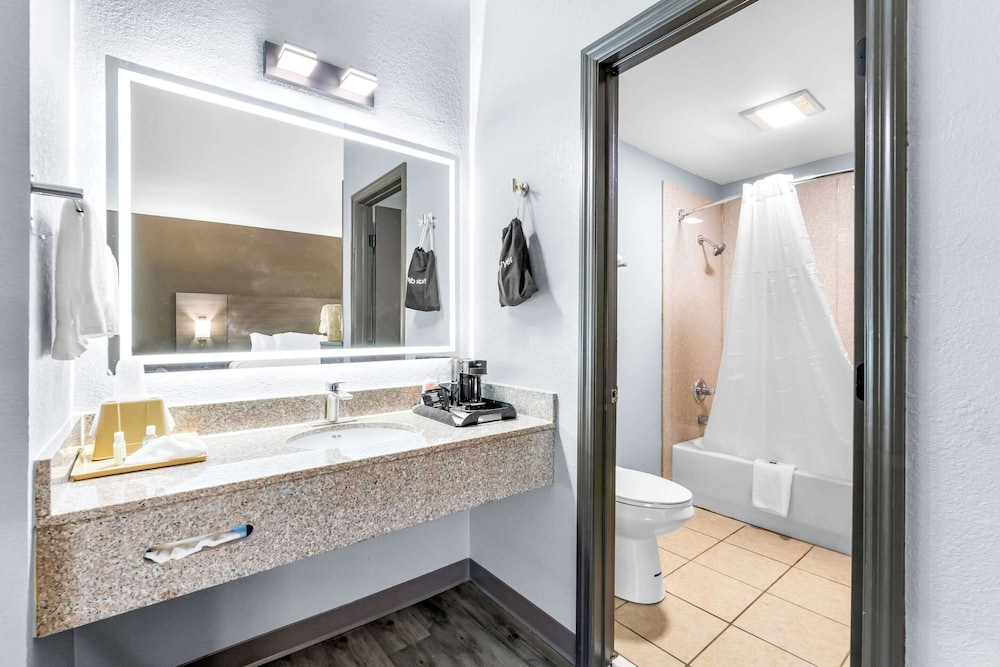 Quality Inn Lawrenceburg, TN 29/31