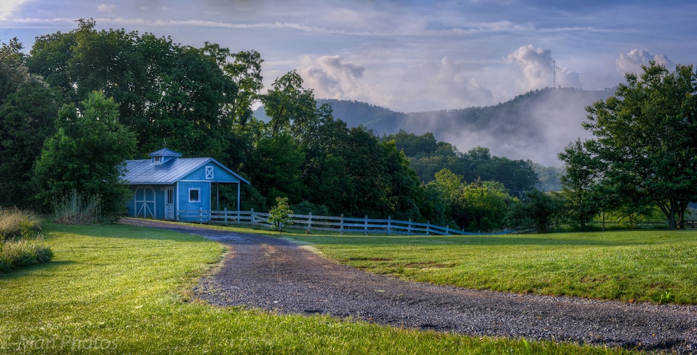 Blue Mountain Mist Country Inn 60/63