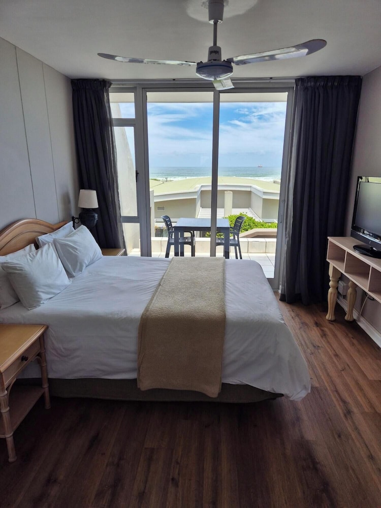 Dolphin Beach Hotel 40/76