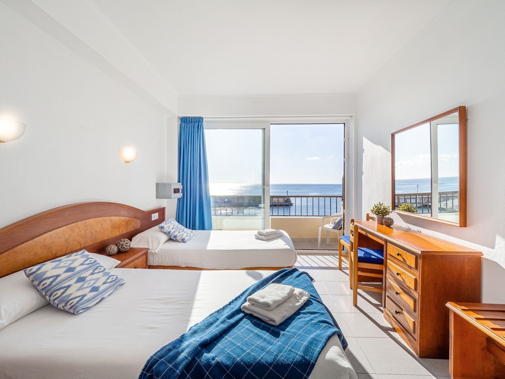 Hostal Port Corona 27/43