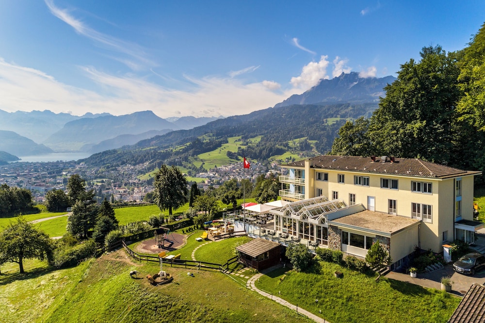 Hotel Sonnenberg 26/33