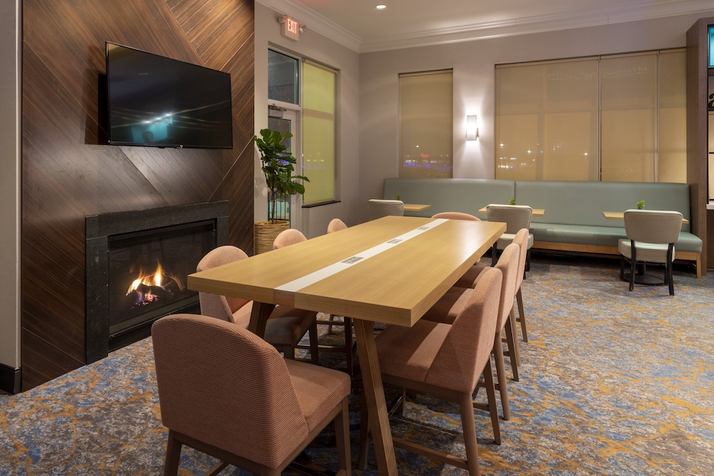 Holiday Inn Hotel Suites Maple Grove Nw Mpls Arbor Lks 65/76