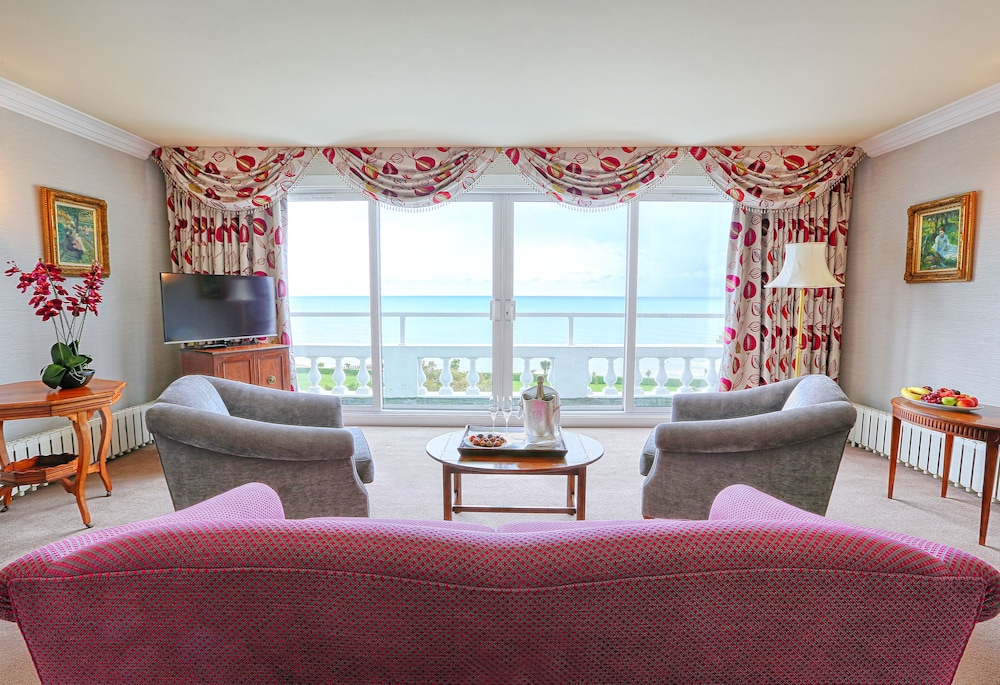 Grand Hotel Eastbourne 48/74