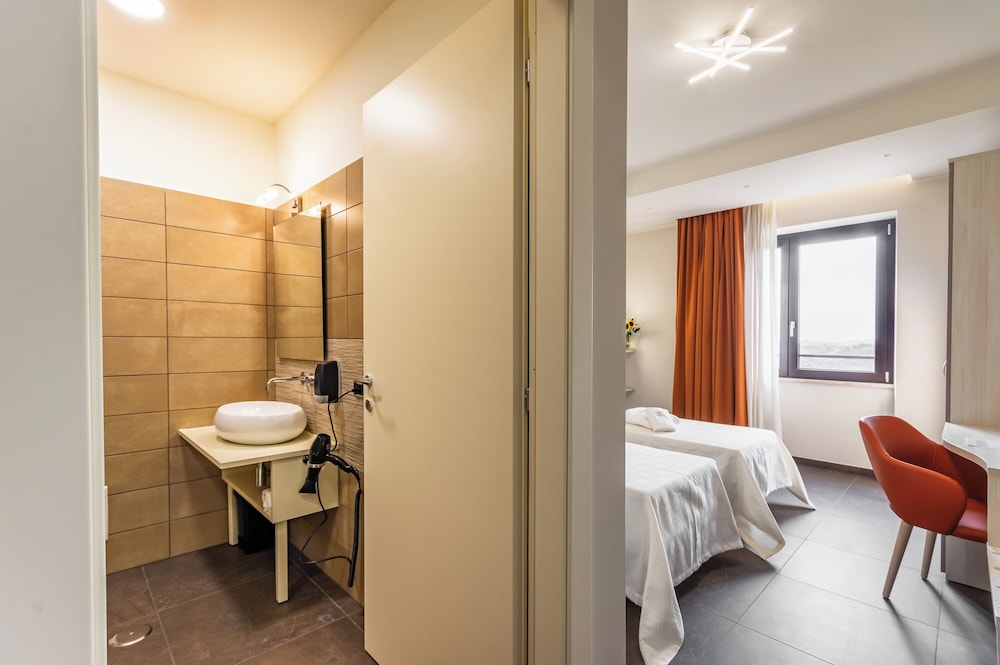 Lual Bleisure Hotel 39/43