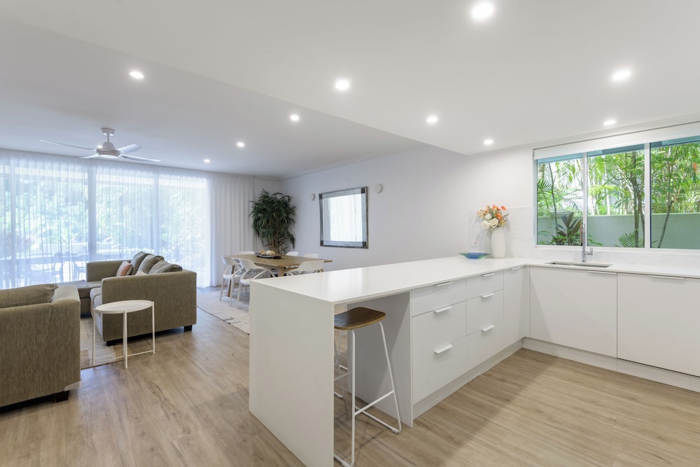 Mandalay Luxury Beachfront Apartments 11/59