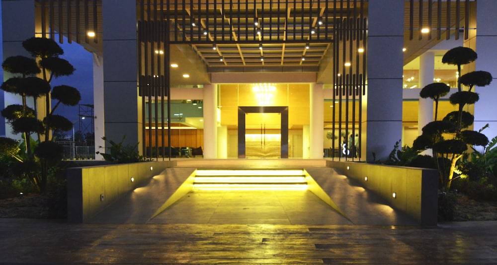 V8 Hotel 32/34