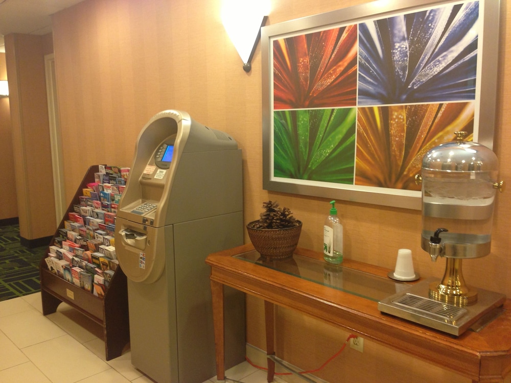 Fairfield Inn by Marriott New York LaGuardia Airport/Flushing 20/37
