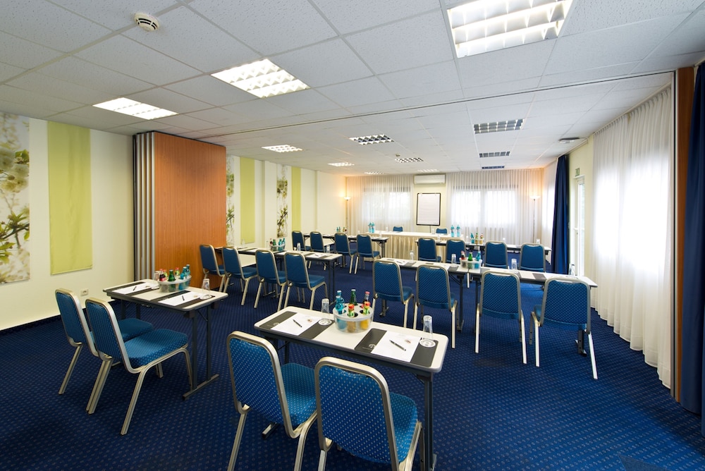ACHAT Hotel Dresden Elbufer 62/71