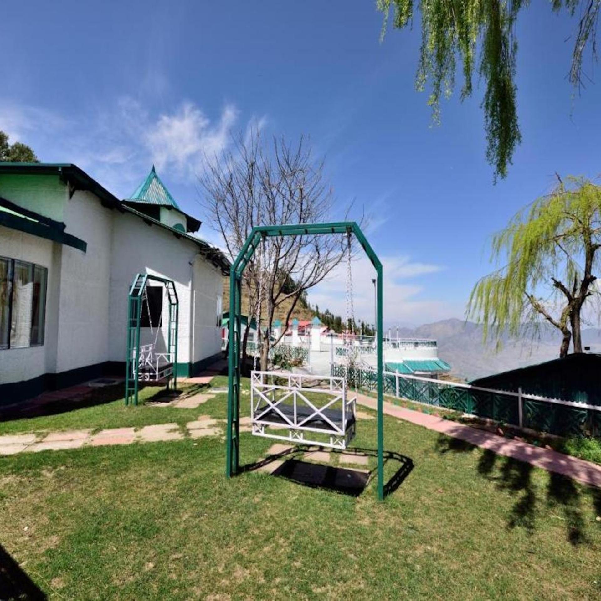 GALLEU HILL RESORTS 50/54