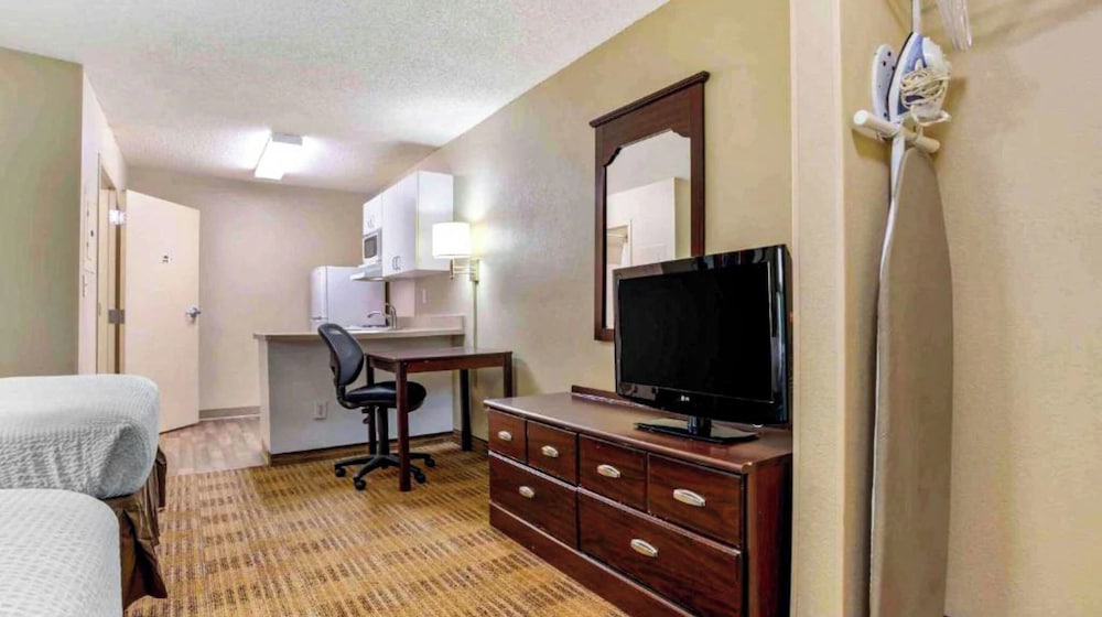 Studio 6 Extended stay Huntsville, AL - US Space & Rocket Center 36/46
