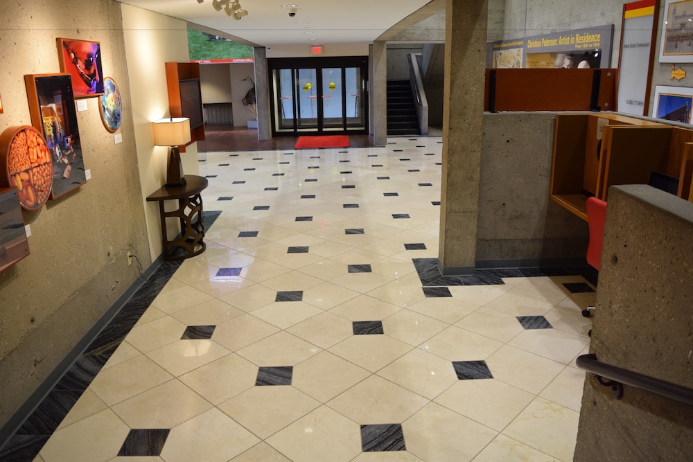 Gateway Hotel and Conference Center 4/53