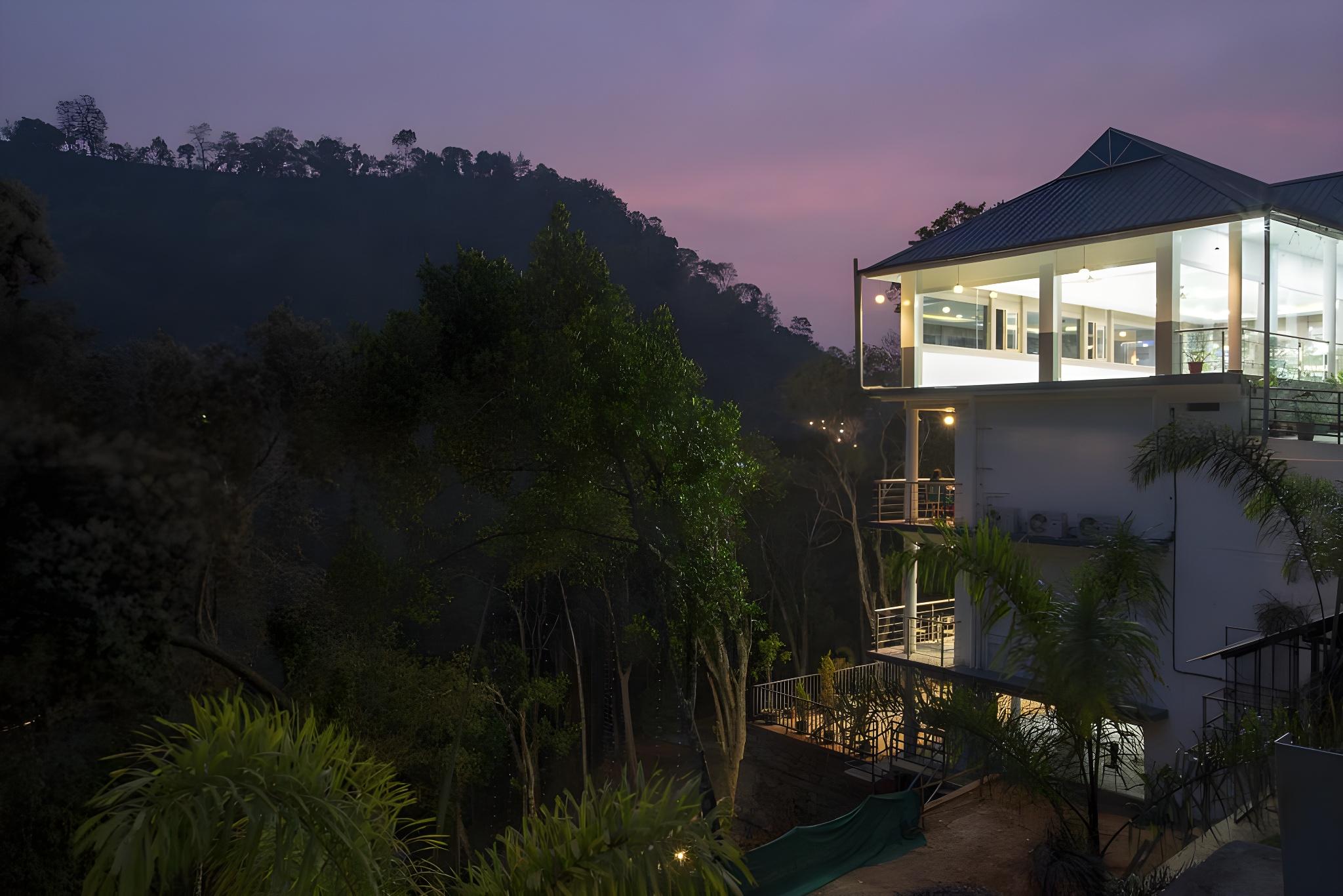 Hostess Thekkady 4/24