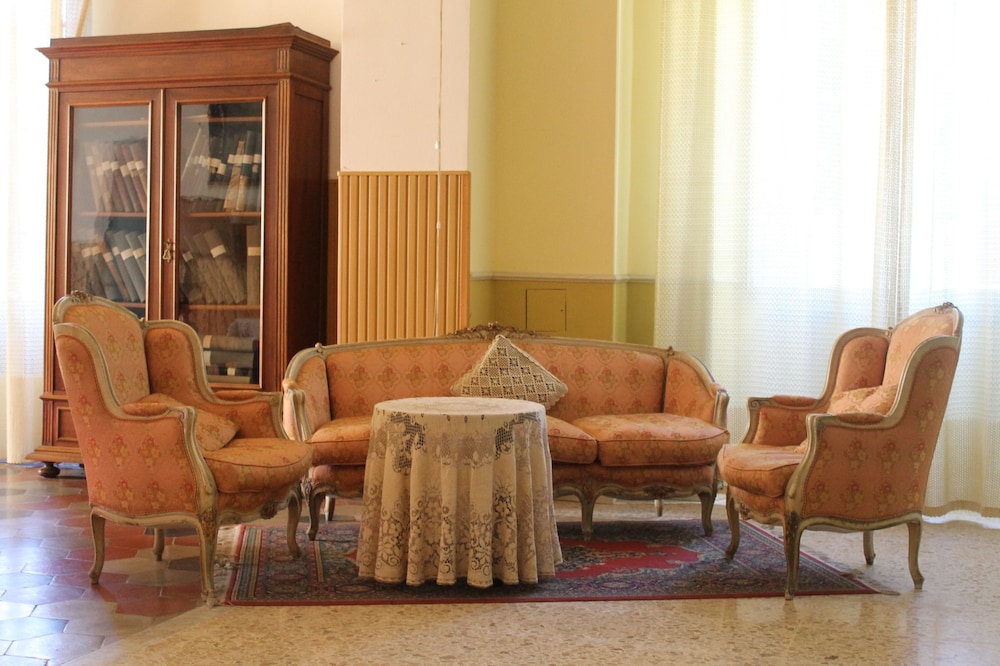 Croce Di Savoia Hotel 17/35