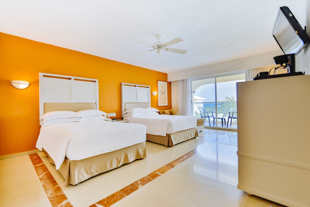 2x2, Connecting, 2 King Beds، Occidental Costa Cancun 2/8