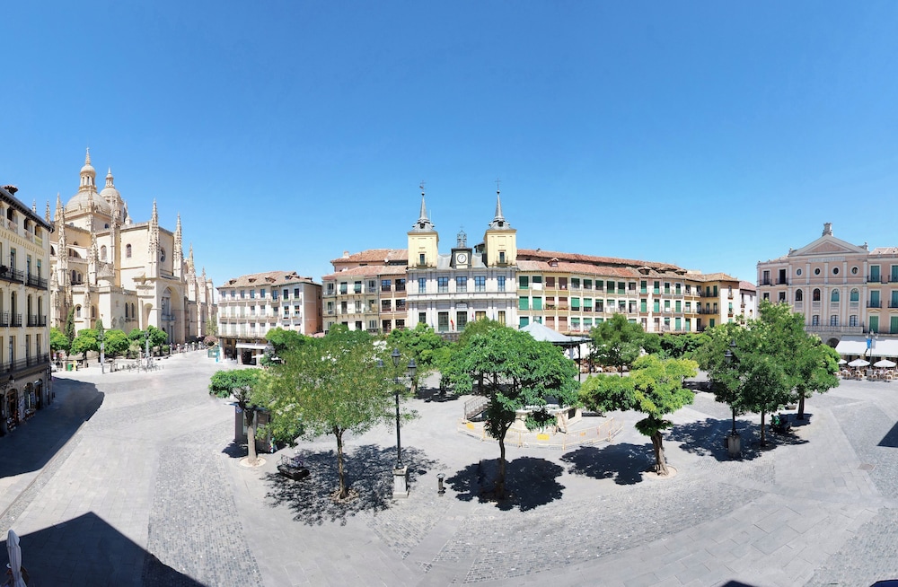 Infanta Isabel Hotel 58/64