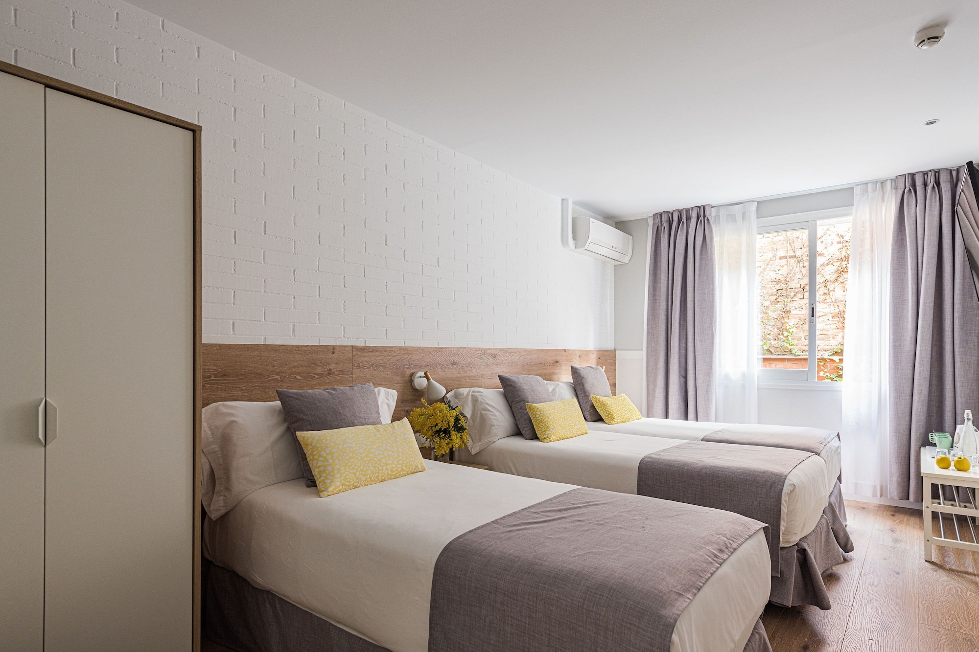 ROOM, TRIPLE
