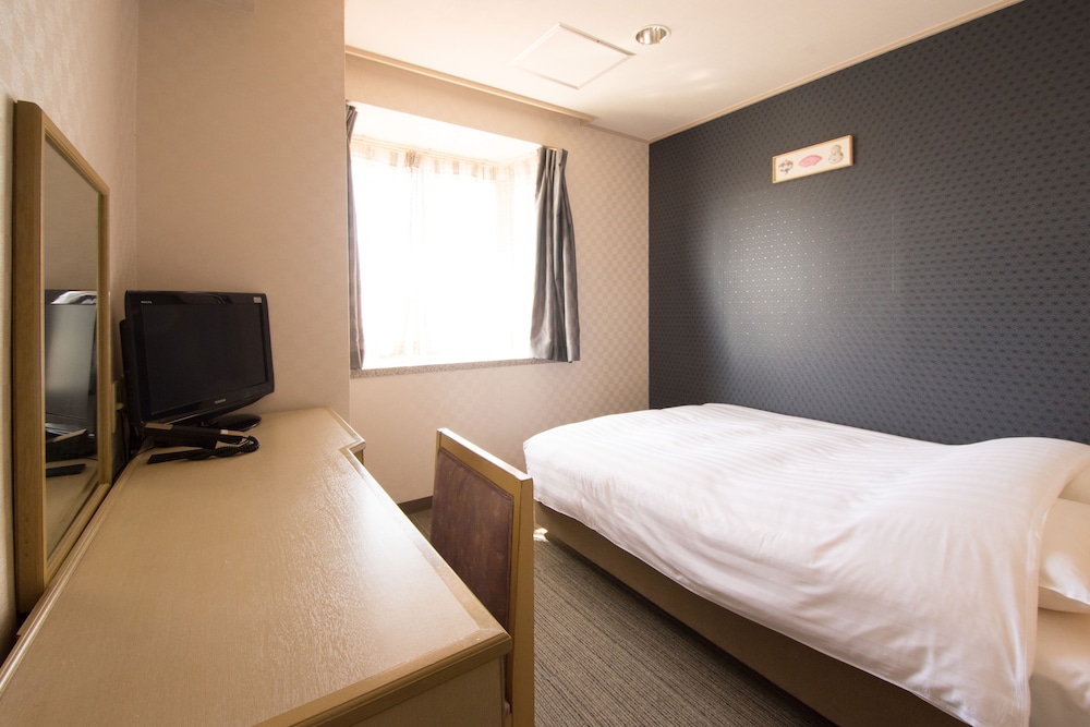 SEMI ROOM, SEMI DOUBLE BED