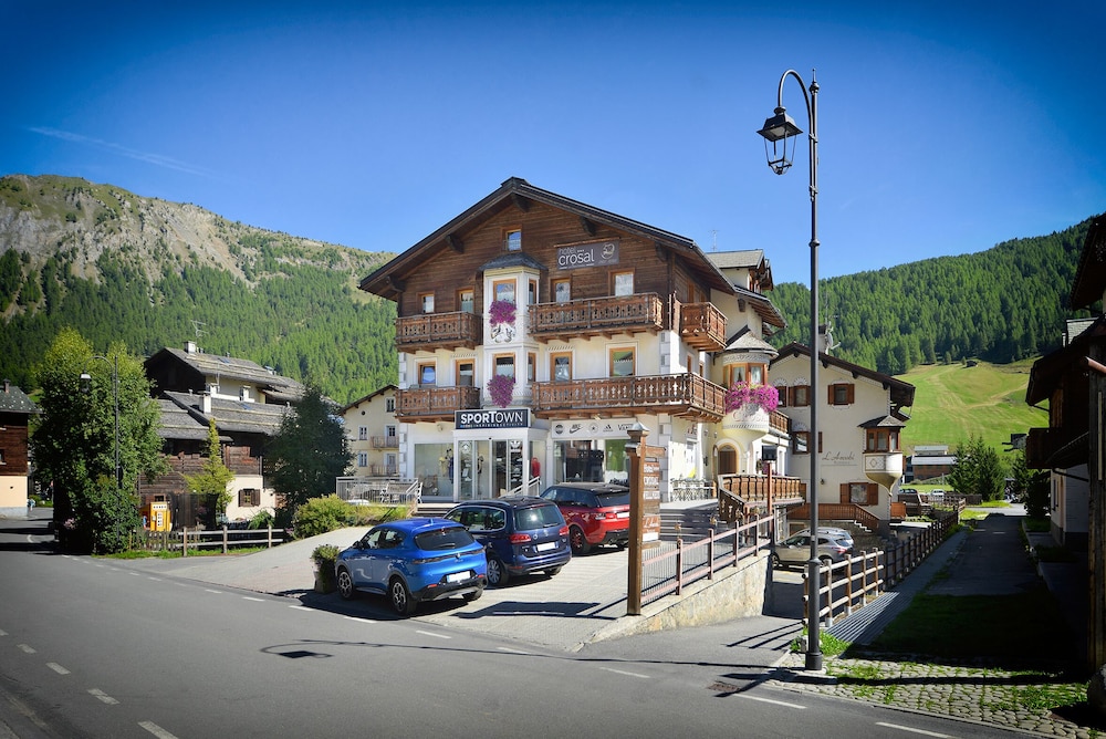 Crosal Hotel 44/50
