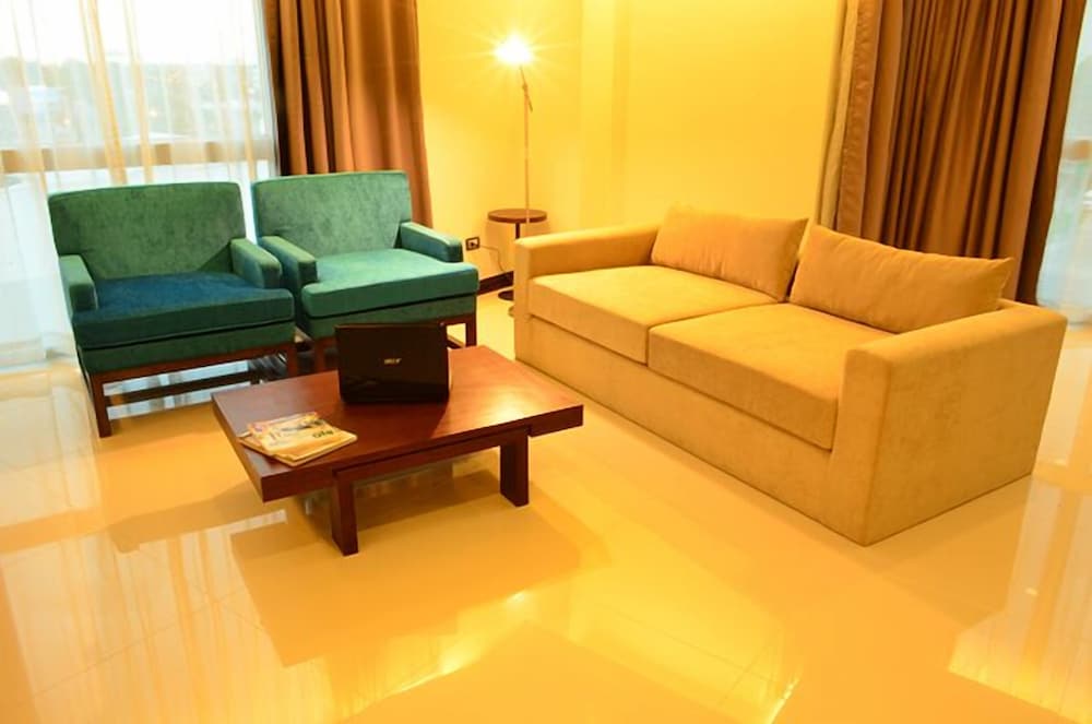42C The Chic Hotel 35/49