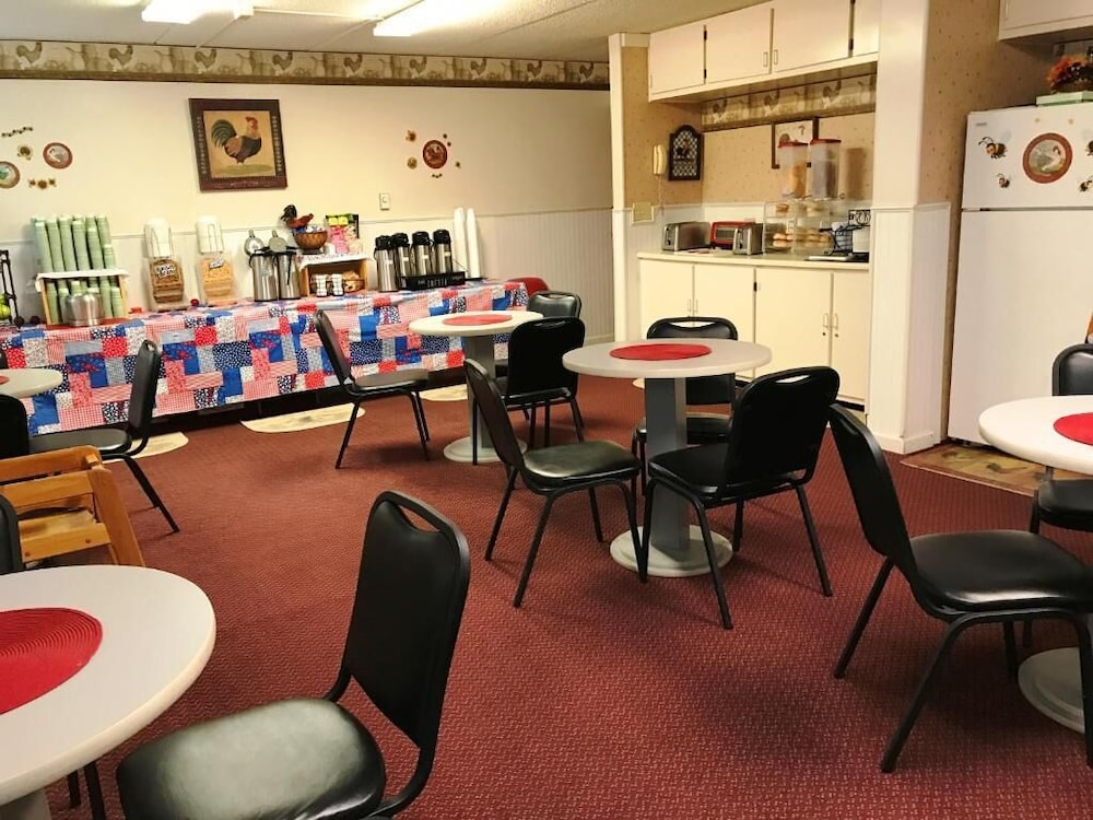 Adirondack Efficiencies Ex Econo Lodge Watertown 27/43