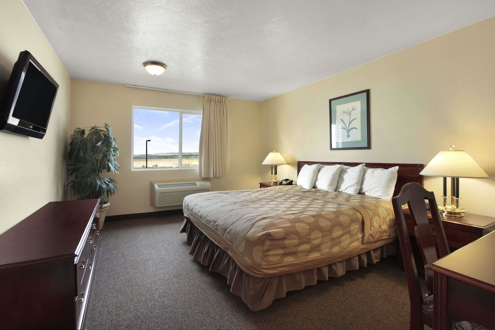 Days Inn by Wyndham Beaver 5/22