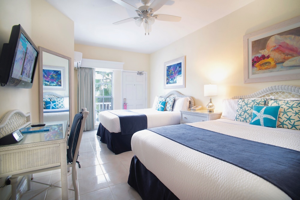 2 BEDROOMS, DELUXE, SUITE, CANAL VIEW, KITCHEN