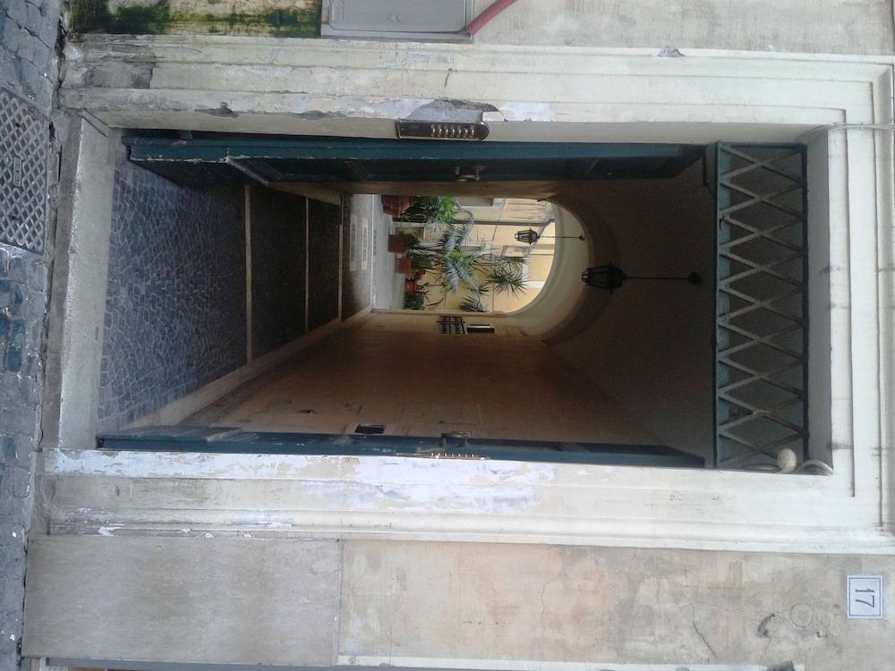 TOP FLOOR NAVONA 3/43