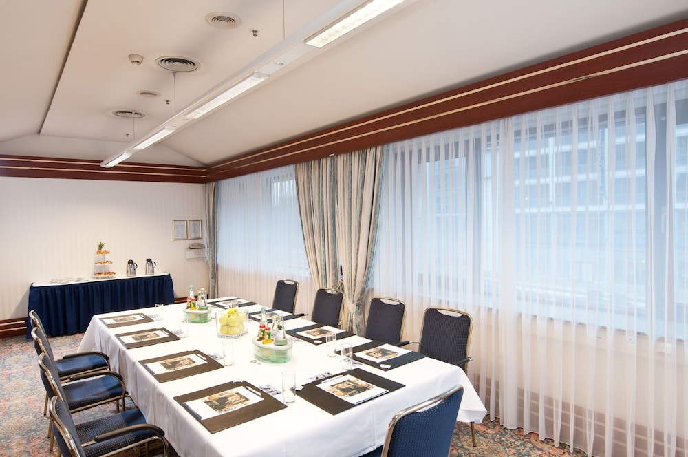 MARITIM HOTEL MAGDEBURG 67/73