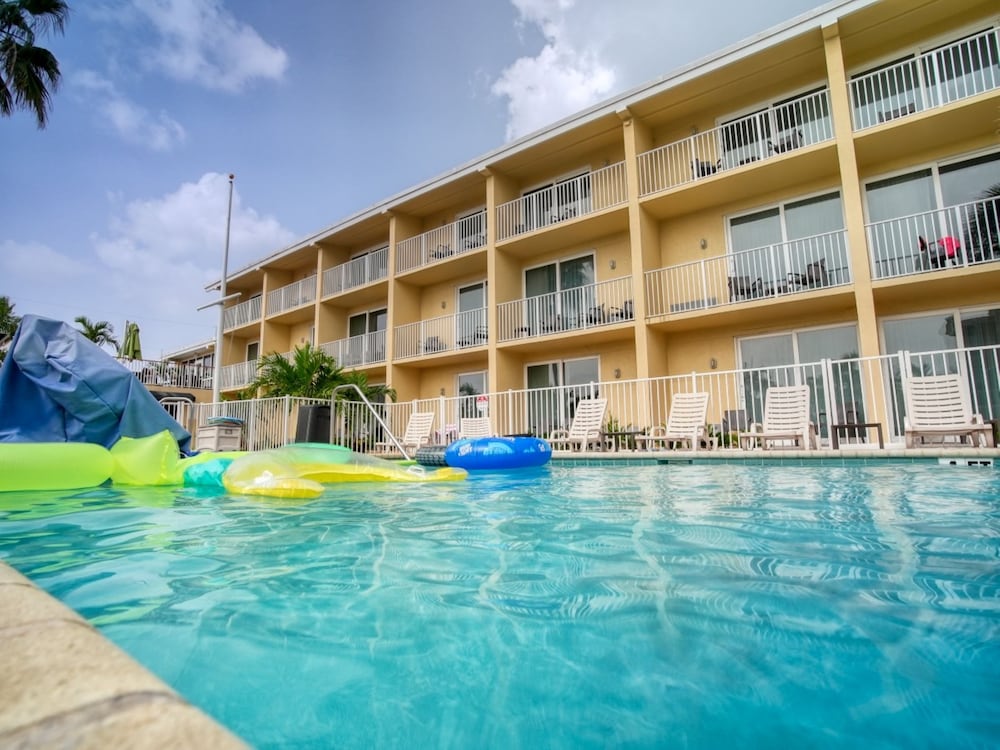 Treasure Bay Hotel and Marina 4/63